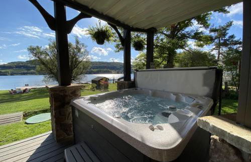 Lakefront home with fire pit and dock Near Wisp Resort - Foto 42