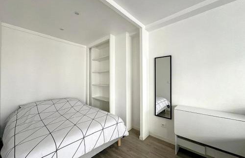 Superbe appartement avec terrasse centre-ville et plage à 5 min - Photo 6