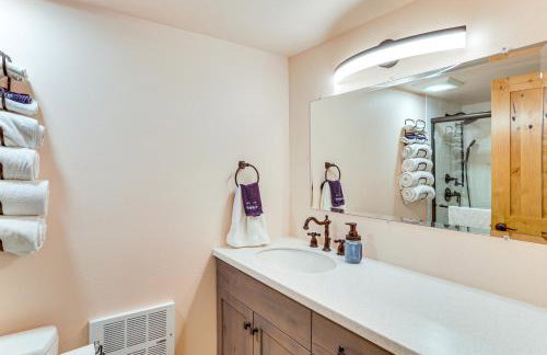 Lake Whatcom House with Private Hot Tub and Dock - Foto 25