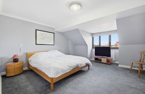 Four Bed House by Brookland Stays Serviced Accommodation Short Lets Brentwood with Free WiFi - Foto 10