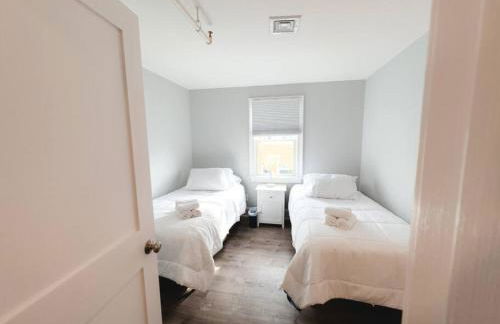 Water Access 5-Bed 2-Bath Retreat - Foto 14