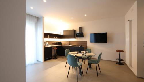 Pier Boutique Apartment - Photo 2, stove