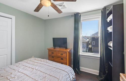 Dazzling Bungalow within 2 Blocks of Beach - Foto 22