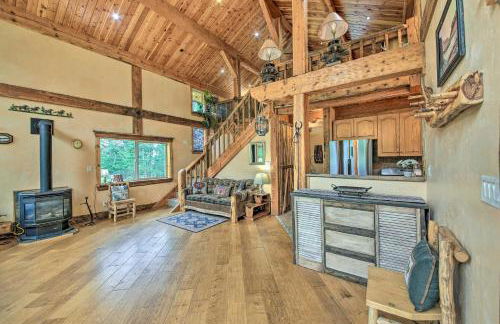 Private Deck and Mtn Views Family Getaway in Eureka - Foto 4