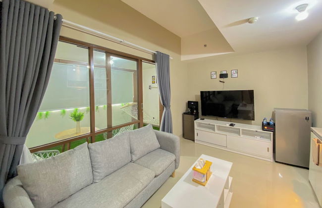 Homey and Nice 1BR at LRT City Jatibening Apartment - Photo 11