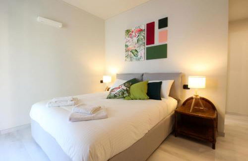 Parrots & Palms - Photo 29