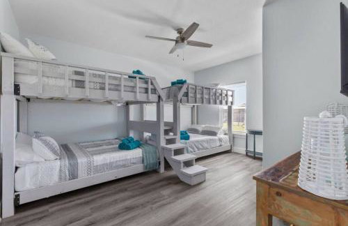 Beachfront oasis! Hot tub, gameroom, double deck!! - Foto 25