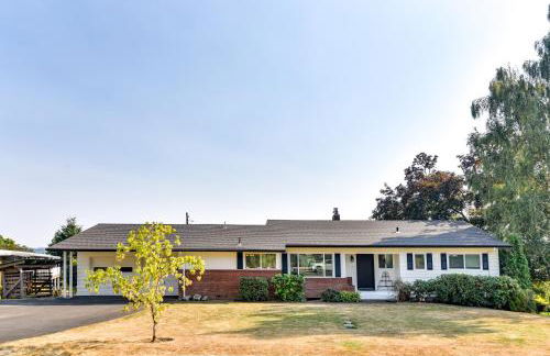 Serene Forest Grove Home with Deck and Stunning Views! - Foto 24