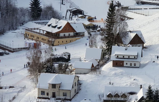 Inviting Villa With Warm Ambience - Photo 31