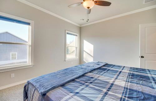 Near Grand Lake Charming Grove Home with Deck - Foto 12