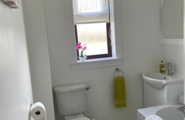 Self Catering house with lovely sea views, 44 Back - Photo 9
