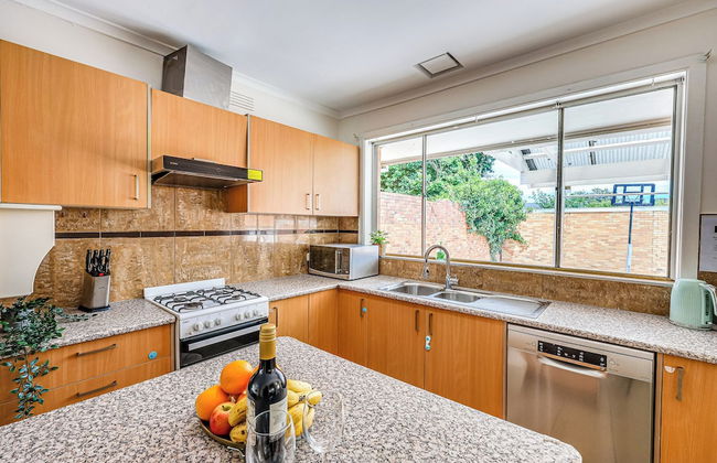 StayAU Serene 3BR Haven for Families - Photo 27