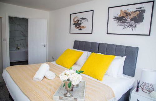 Bridge Court by Sterling Edge Apartments - Luxury Aparthotel - Stylish 1-bed Apartments - Balcony with Canal View or Private Garden - Free Parking - Foto 41