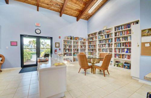 Chic Ocean Getaway - Walk to Beach, Pool & Hot Tub - Foto 26