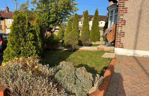 TJ Homes - One double bed room with garden view - Next to tube station - Foto 4