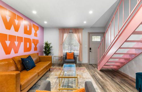 Ladybird Pink Palace SoCo Dream Townhome! - Foto 2
