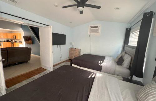 Spacious 3 Bedroom with Beautiful Backyard - Foto 16