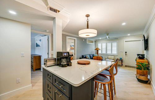 Upscale Naples Condo with Pool Access Walk to Pier! - Foto 13