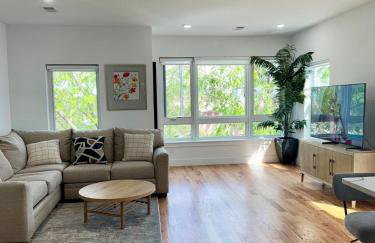 Cozy 3BR Retreat with Rooftop Near EWR & NYC Access - Photo 1