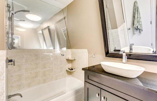 3 Mi to Cape Cod Bay Marshfield Home with Balcony! - Foto 15