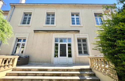 Bourgeois House - 16 personnes, Piscine, 6 chambres, 8 lits, 4 SDB, Centre-ville, CLIM - Foto 3