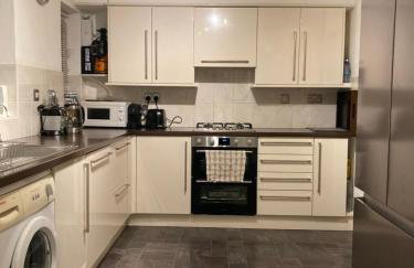 Cosy Modern Family Home Free Parking Garden - Foto 9