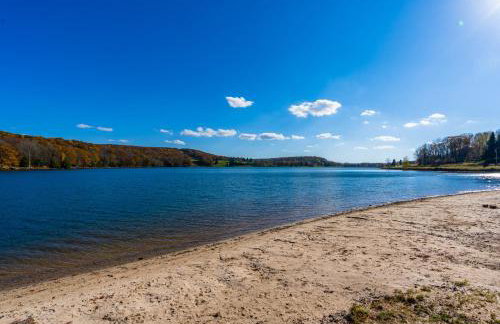 Family cabin Alpine Lake w indoor pool & fire pit - Foto 23