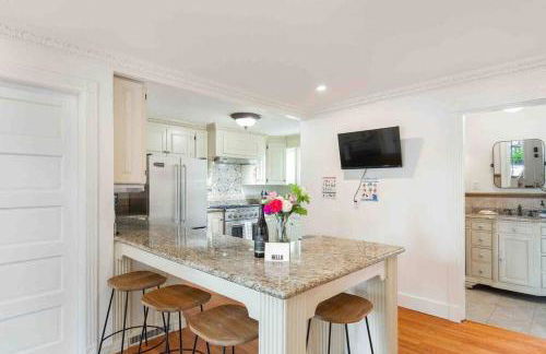 Spacious Retreat with guest house, game room, parking in N Tacoma - Foto 47