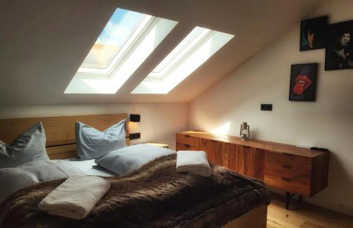 stylische Alpenlounge mit Pool, Blockhaus-Sauna und Jacuzzi für bis zu 12 Personen - Foto 8