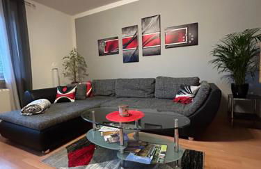 Große helle Ferienwohnung mit Balkon, ruhig gelegen mit guter Verkehrsanbindung - Foto 1