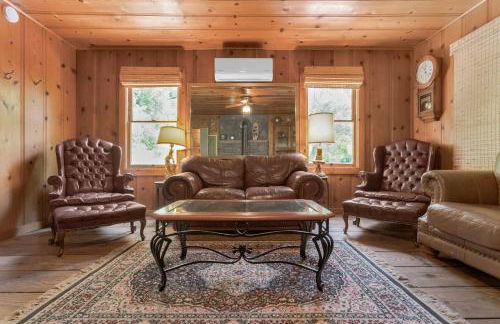 Cozy Riverfront Cabin Just Steps to the Russian River with Beach Access & Wood Stove - Foto 5