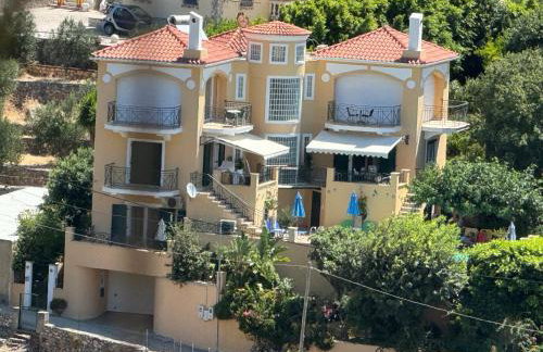 Villa Tzitzifies - Foto 1