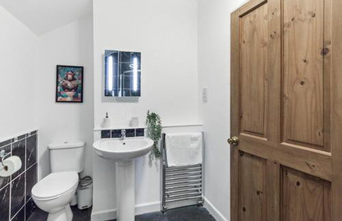 Home Away I 3BR Comfort Suite I Private Courtyard I Super Fast Wi-Fi I Free Parking - Foto 14