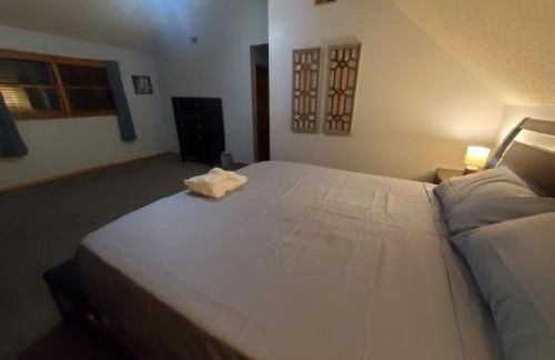 Gorgeous Cabin by Lake with Waterview and walking access - Foto 8