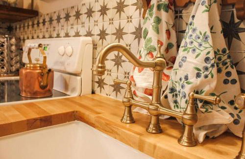 The Greenhouse Cozy Cottage- Walk to Downtown! - Foto 24