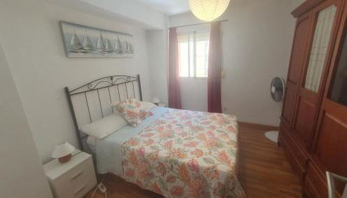 Visit Gibraltar stay in La Linea for less! - Foto 5