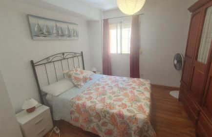 Visit Gibraltar stay in La Linea for less! - Foto 5