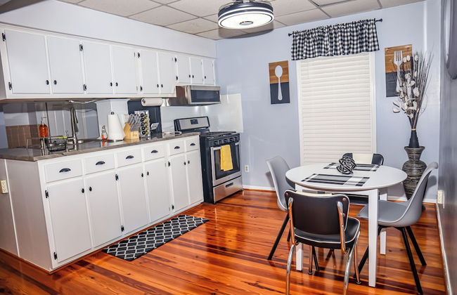 Downtown Cozy 2 BR Apt - 4min drive MardiGras Park - Photo 13