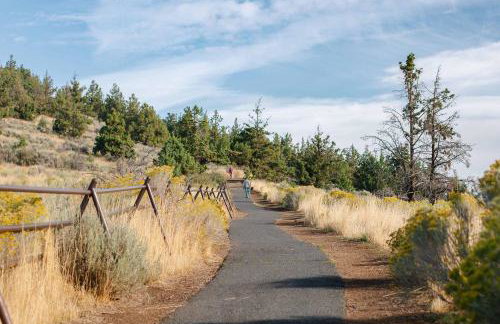 Wildflower Getaway HALF acre yard firepit hot tub bikes Dogs OK - Foto 4