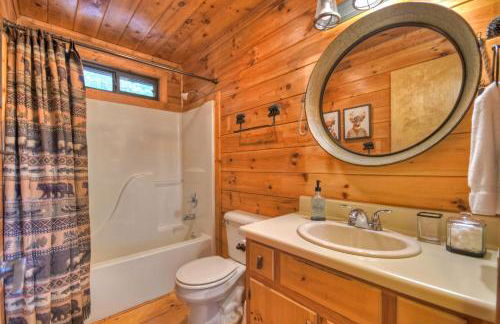 Bearfoot Ridge Wood-burning fireplace cozy hot tub serene views - Foto 20