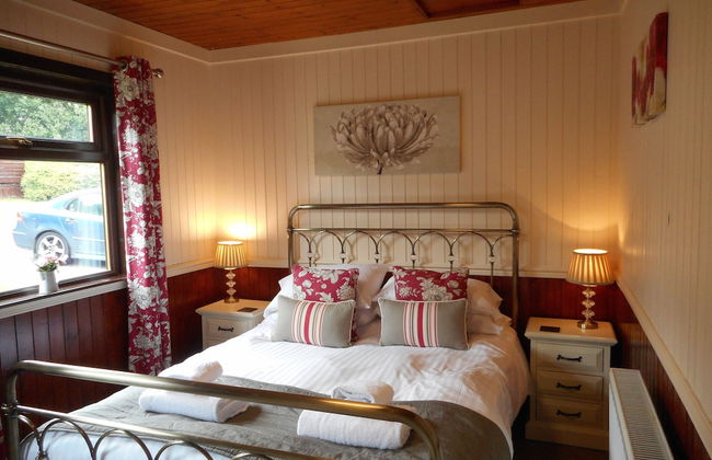 Bluebell Lodge 5 with Hot Tub - Photo 3