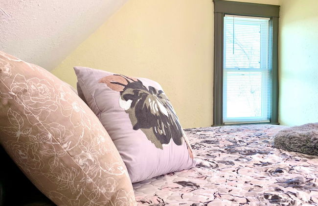 The Blackjack Duplex - Private Yard & Parking, Near Falls & Casino by Niagara Hospitality - Foto 9