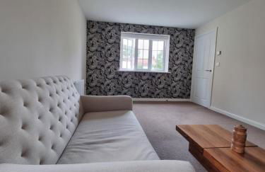 The Silverstone House. Comfort, Convenience and no hassle at the doorstep of Silverstone Race Circuit. - Photo 17