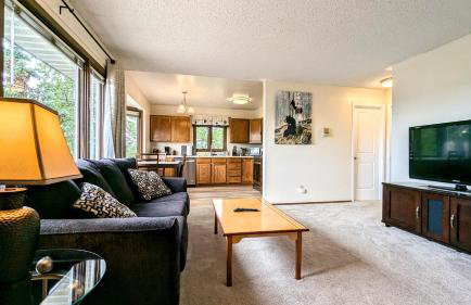 Spacious Downtown 2-bdrm Apartment - Photo 49