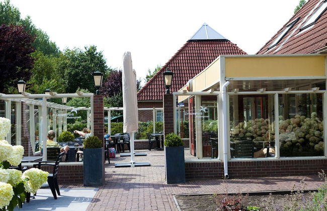 Modern Chalet With a Fireplace in a Holiday Park - Foto 35