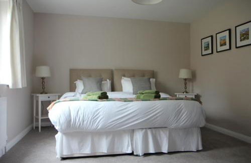 Charming St Davids Cottage with Cathedral Views - Photo 18