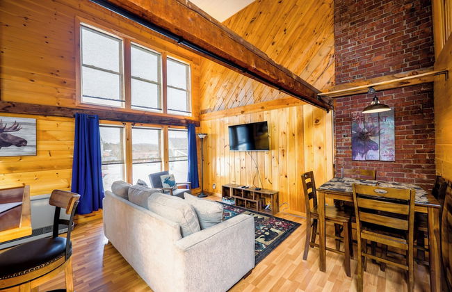 Historic barn at Moosehead Lake - Photo 12