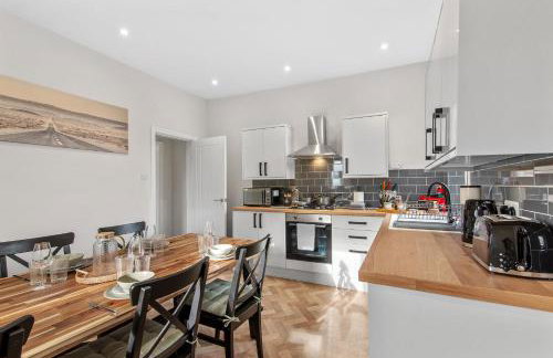 Whitehill - 3-Bed Home from Home, Sleeps 7, Great for Groups & Workers, FREE Parking & Netflix - Hosted by Stay Host Save - Photo 39