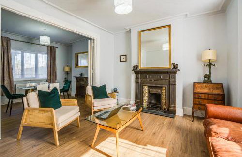 4BR Family Home, Garden, WiFi, 5mins to Elisabeth Line & 10min to Stratford - Foto 25