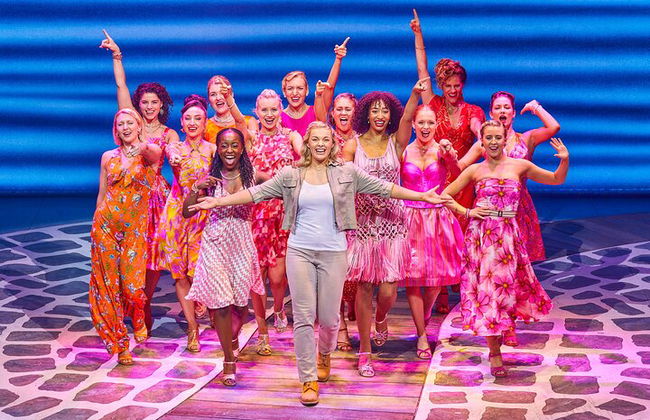 Mamma Mia The Musical with Two Course Pre Theatre Repas et boissons - Photo 1